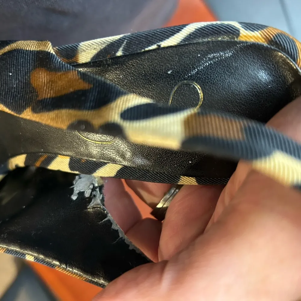 Jessica Simpson saying it all with these sexy heels! Size 8B. Preowned animal - Image 6