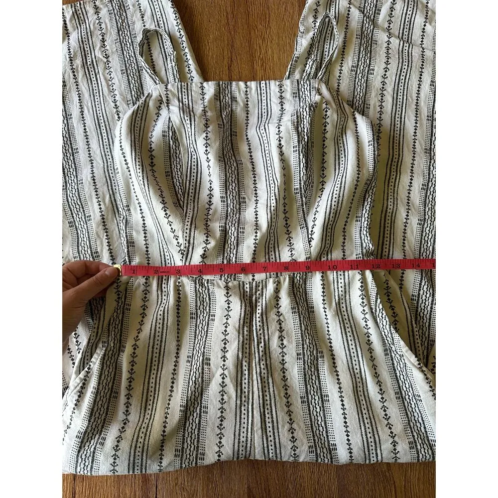 Old Navy  Aztec Patterned Black & White Jumpsuit Size XS - Image 4