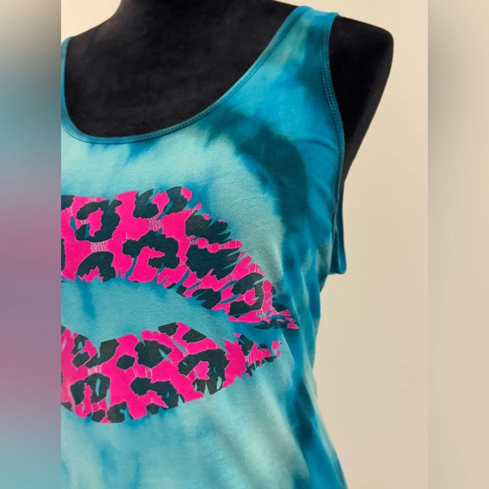 Handmade C’ EST TOI Bleach Dye/Tie Dye Lips Graphic Tank size large - Image 3