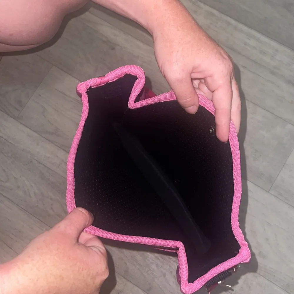 Simply southern NWT neoprene mesh sports bag crossbody pink leopard - Image 5