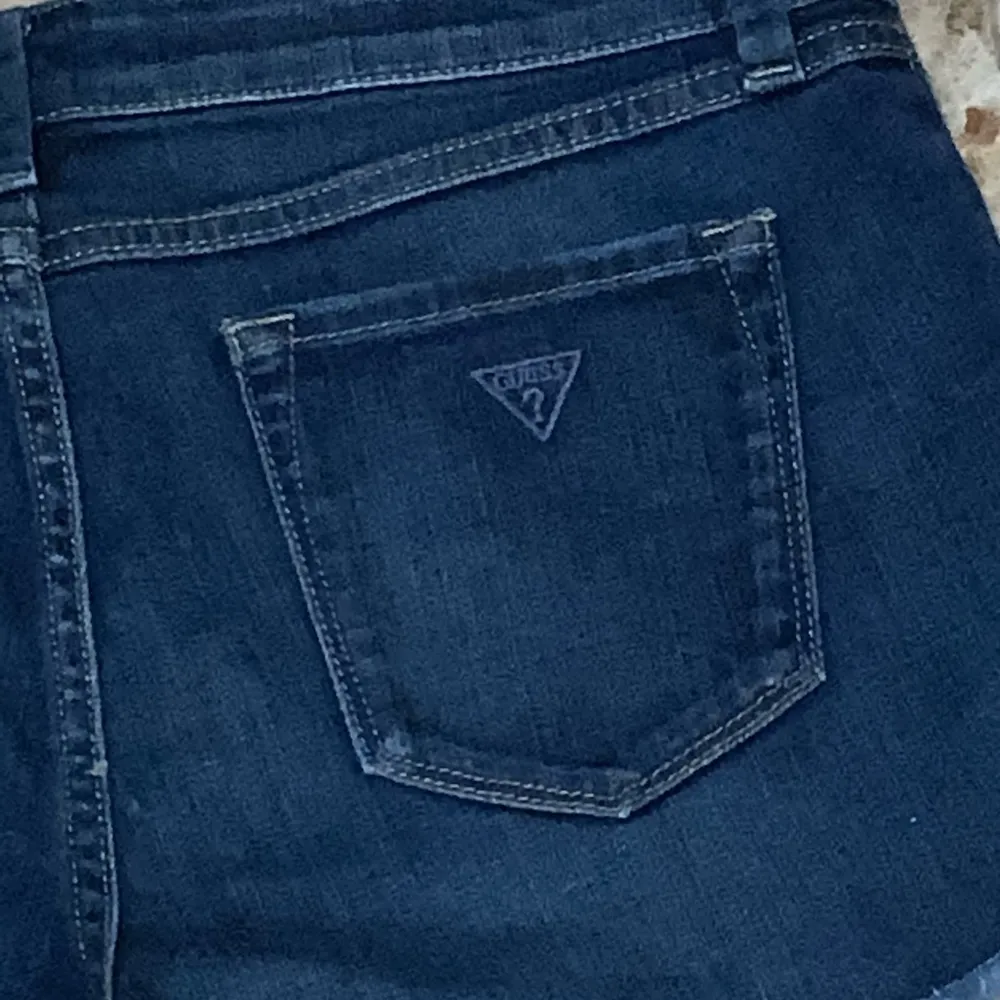 🌸3/$15🌸 Guess Los Angeles 1981 High Rise Distressed Fringe Hem Jean Shorts 29 - Image 7