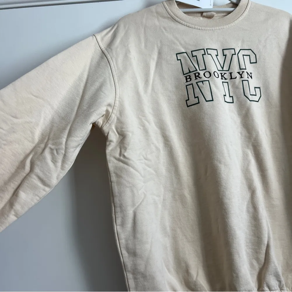 Urban outfitters crewneck 
Size small - Image 3