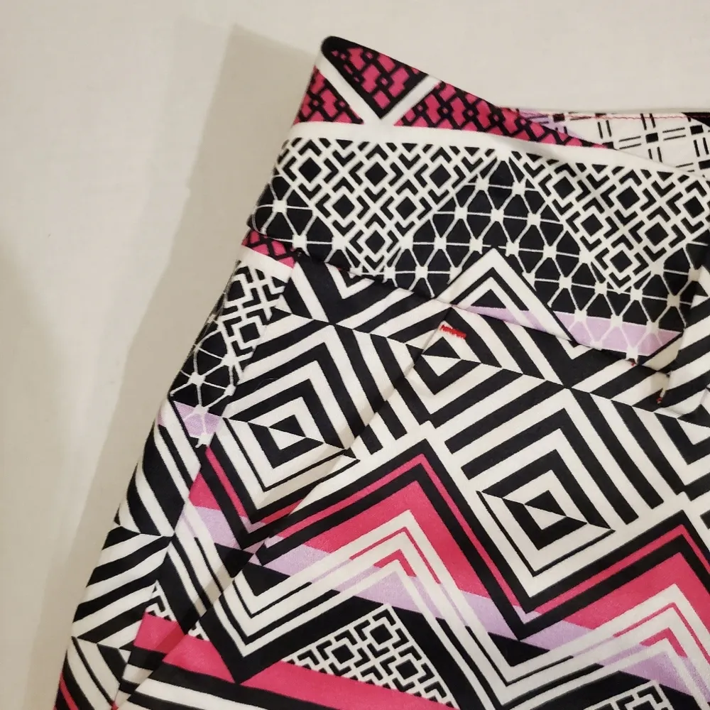 NWT! New York & Company Black Multicolor Aztec Print Sateen 4" Shorts 2 Pink - Image 6