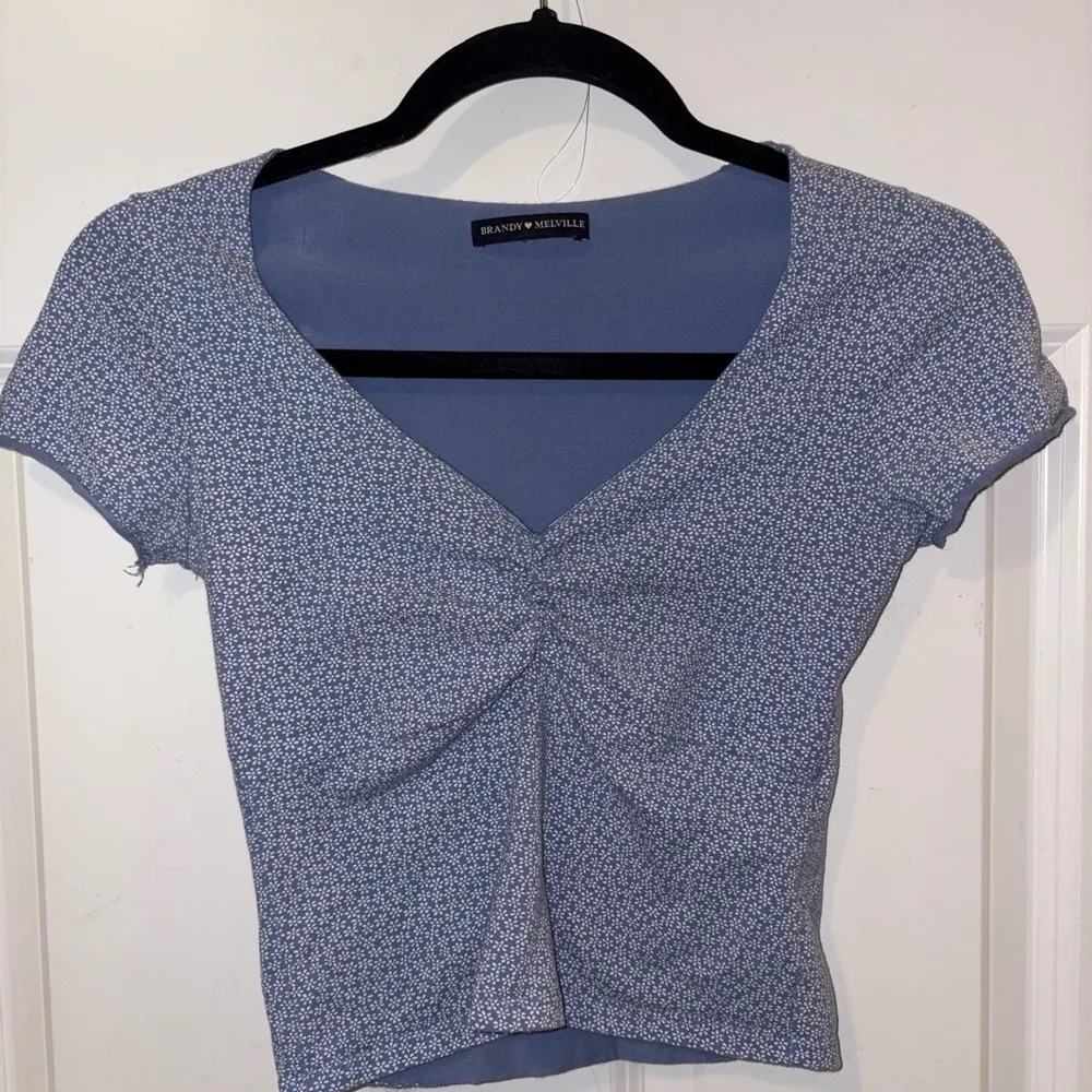 Brandy Melville Blue Fitted Ruched Cap Sleeve Blouse - Image 2