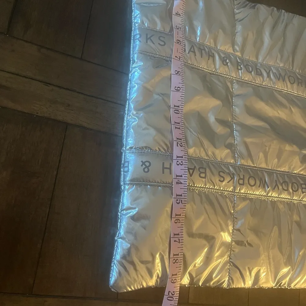 Bath & Body Works Silver Quilted Tote Bag NWT - Image 6