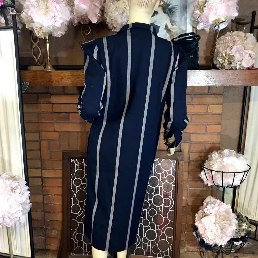 VINTAGE 1980'S NAVY AND GRAY CHETTA B STRIPED BUTTON FRONT JACKET DRESS (6) - Image 4