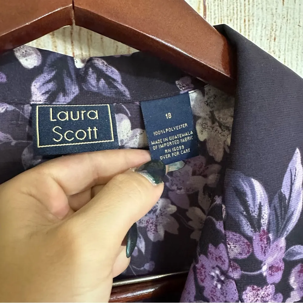 NWT Laura Scott Purple Floral Sheer Business Casual Blouse - Image 4