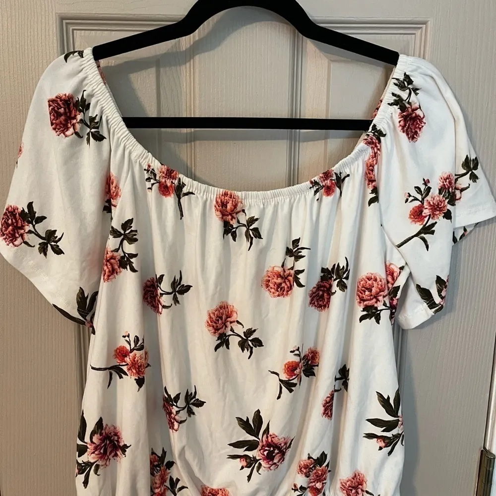 Rue21 Cropped Blouson Rose Print Top - Image 8