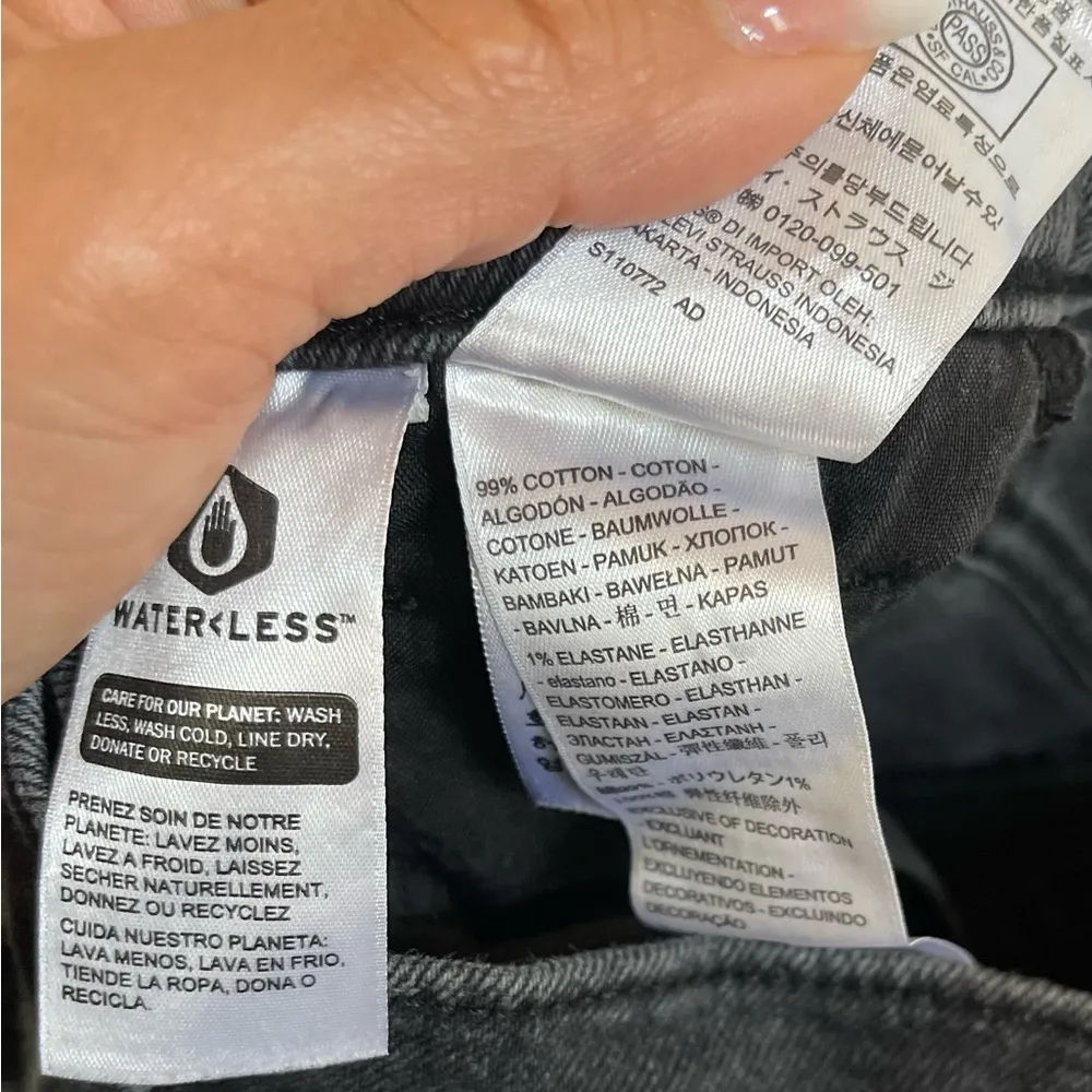 Levis High Waisted Mom Jeans Black Washed Distressed Women's Size 24 - Image 4