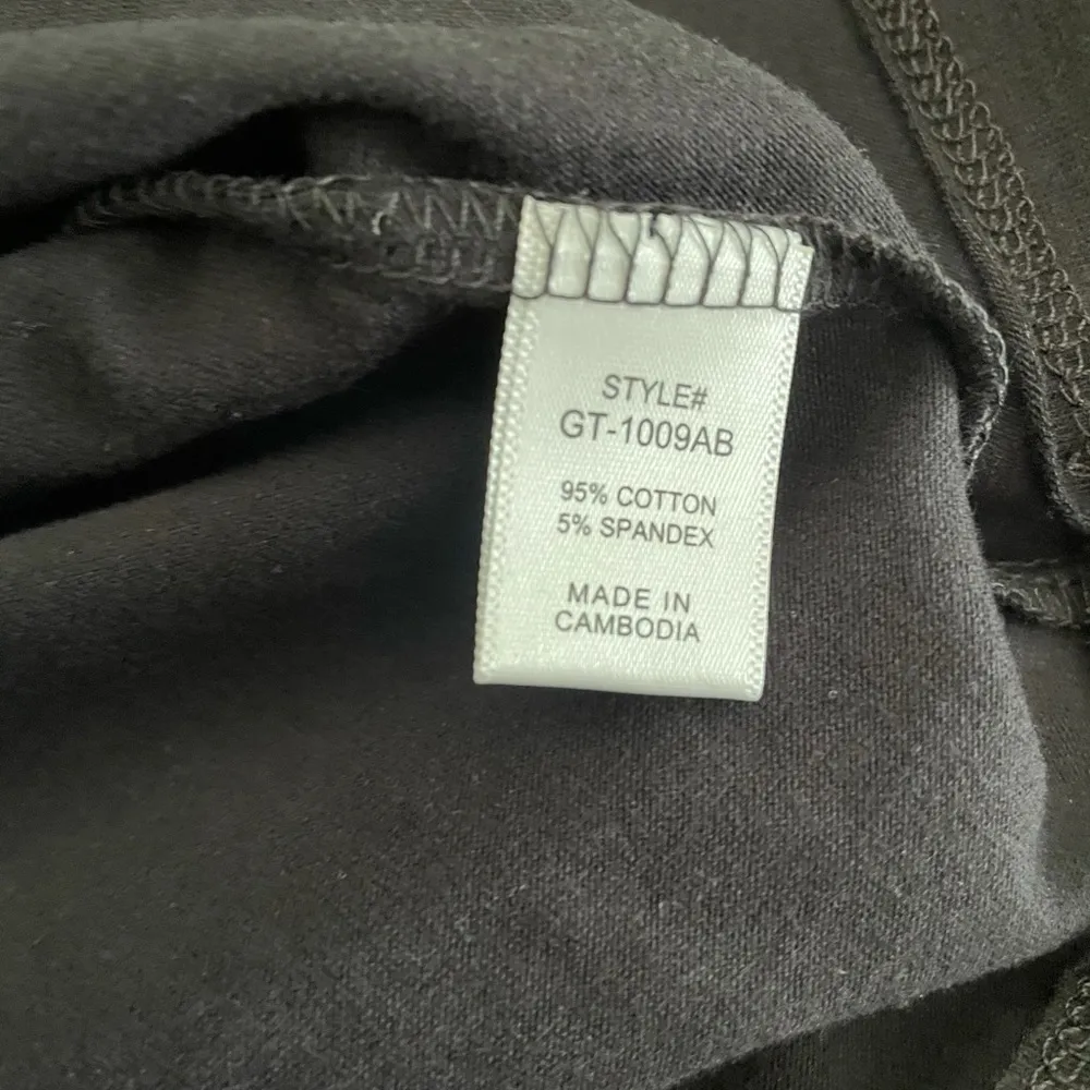 Zenana V-neck black Gorpcore athleisure minimalist cotton short sleeved top S - Image 4