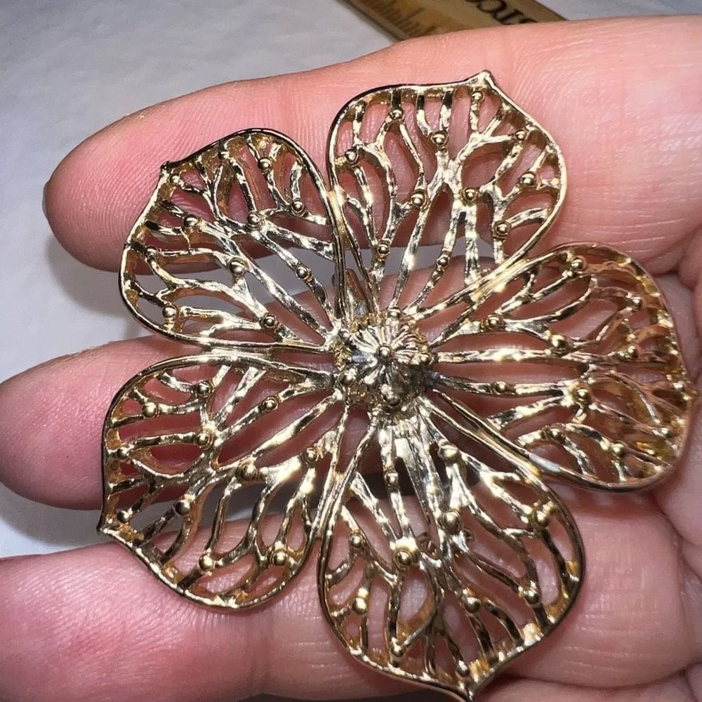 Gerry Vintage Signed Large Ornate Flower Brooch Gold Tone - Image 3