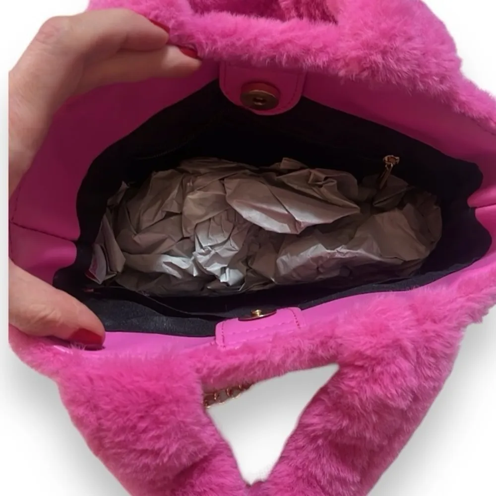 Barbie & Skinnydip London Collaboration Pink Furry Crossbody RARE Purse Bag - Image 8