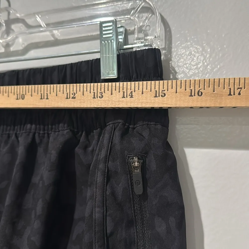 Lululemon Women's Hotty Hot Shorts Formation Camo Coal Running Training Sz10 - Image 8