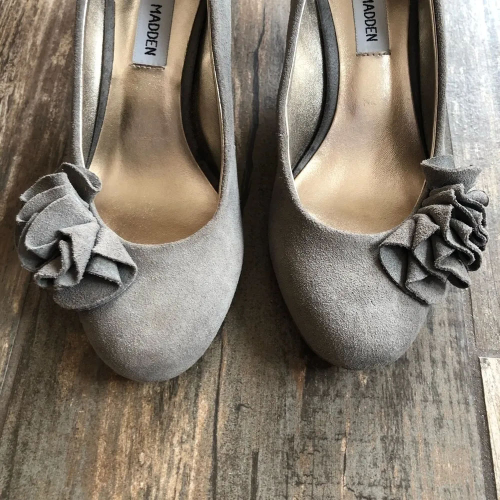 𝅺Steve Madden Preti grey suede leather heels size 6 - Image 3