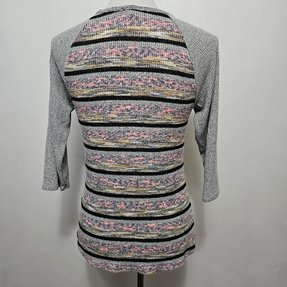 BKE Multicolored Heathered Striped Ribbed Raglan Top Size a Medium - Image 5