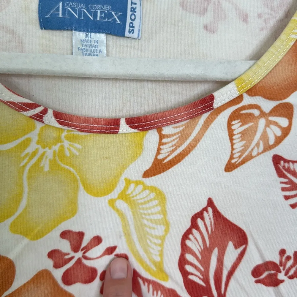 Y2k vintage hibiscus tshirt Orange Size XL - Image 8