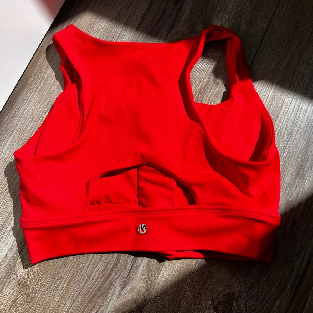 Buffbunny Collection Sports Bra in a Medium size - Image 3