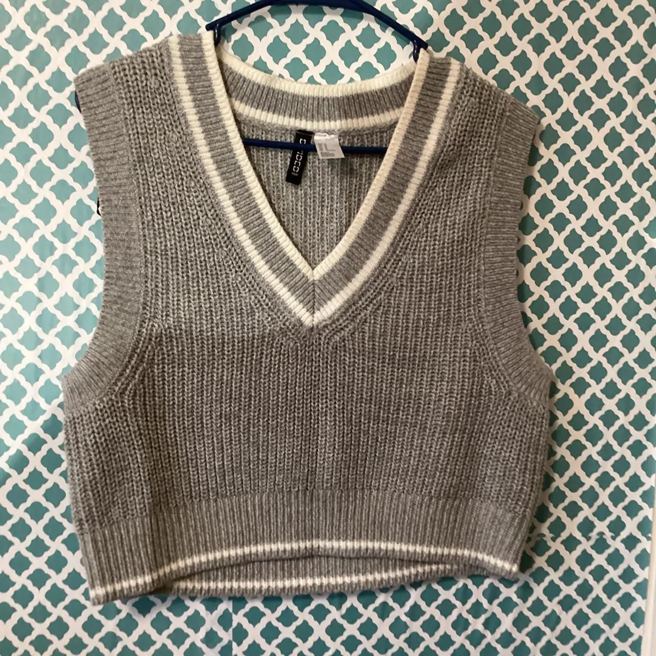 divided Women's Grey knit v neck vest size M - Image 2