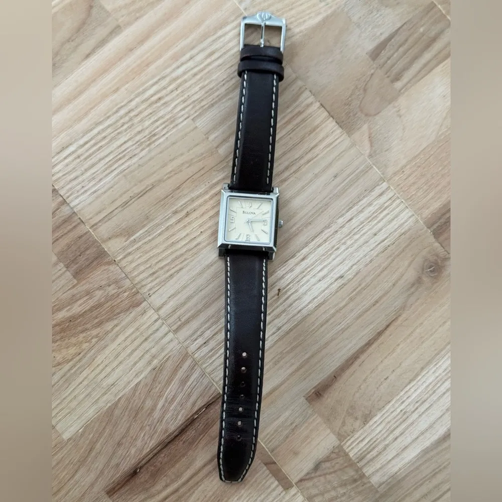 Bulova Ladies Luxury Watch Square Cream Dial Leather Strap New Battery - Image 5