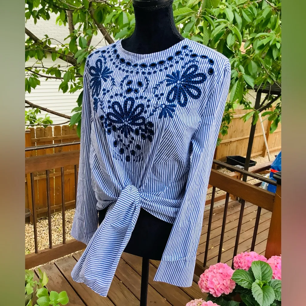 Ultra pretty top 💙🤍💙 - Image 11