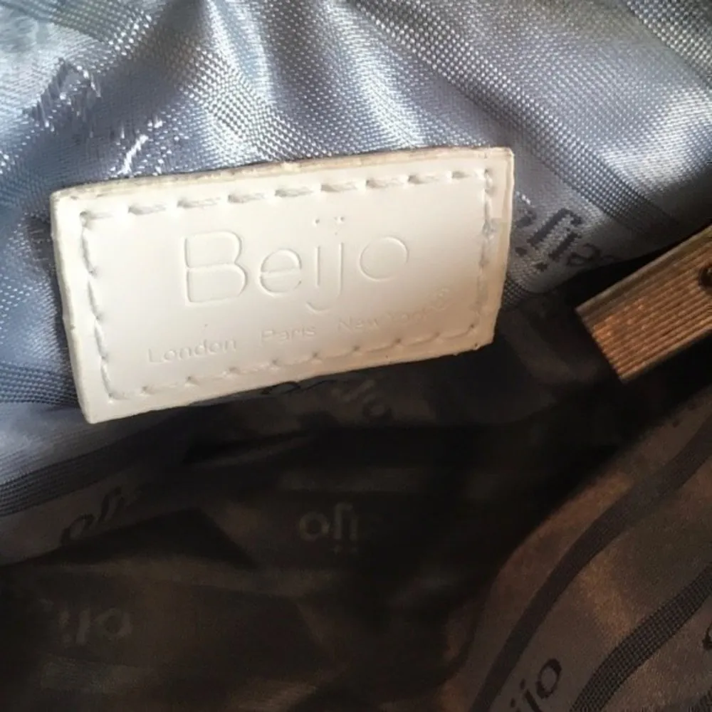 Beijo Mini Bag with long removable strap Green - Image 8