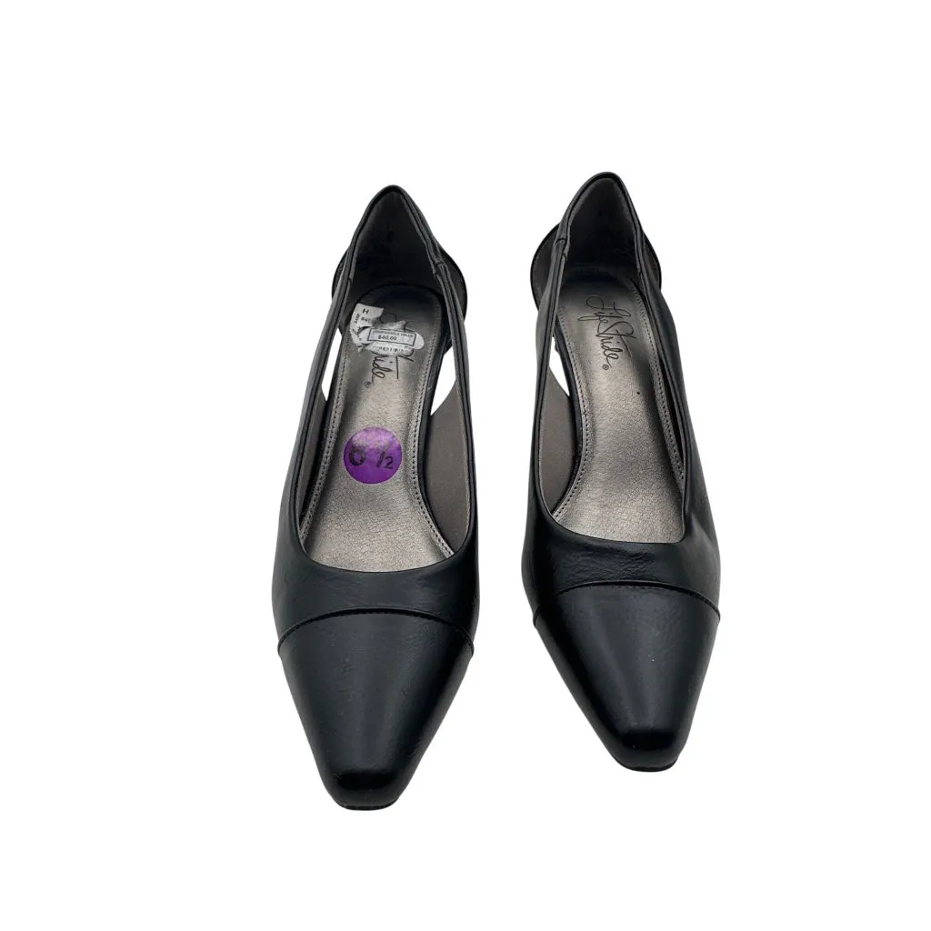 LifeStride Size 6.5 Classic Black Pointed Toe Heels Cutout Detail - Image 2