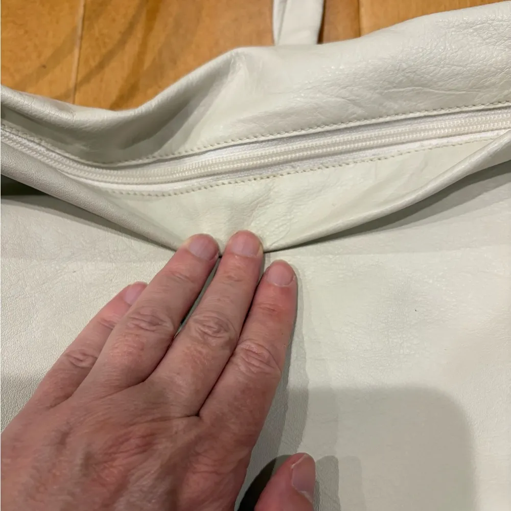 Giani Bernini Italy leather bag off white ivory messenger - Image 3