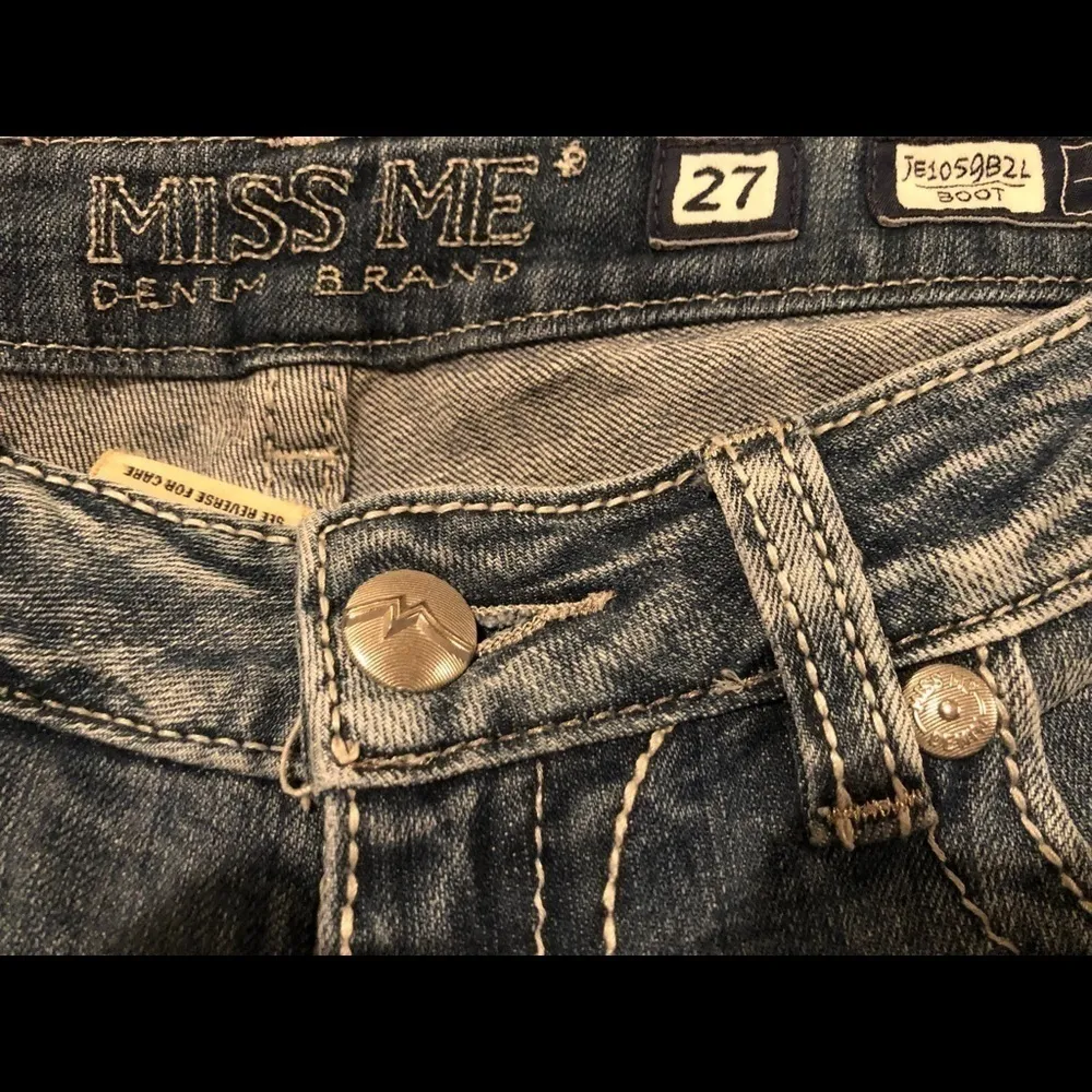 Miss Me Boot Stretch Western Rodeo Jean Med Wash Whisker Detail 27X33 JE1059B2L - Image 7