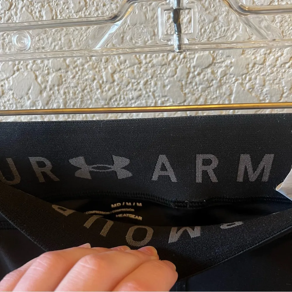 Under Armor Pants Size Medium - Image 3