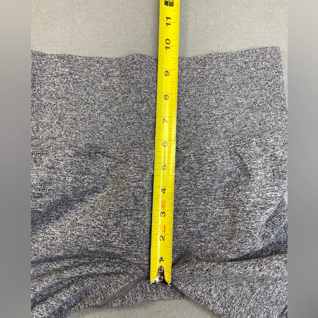Gym Shorts Scrunch Back‎ Size Medium Gray - Image 5