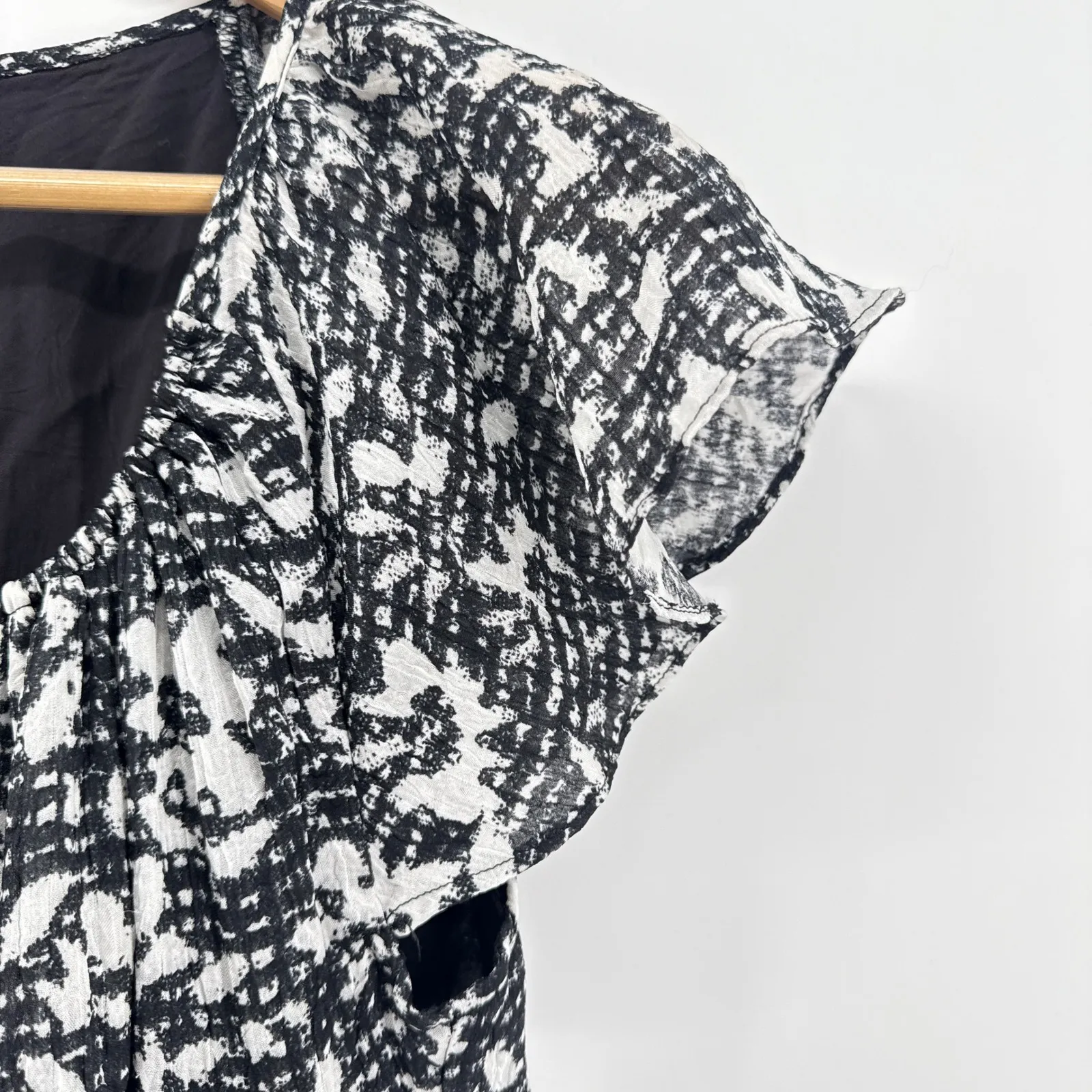 Urban Outfitters‎ Bea Gingham Floral Mini Dress Black White Short Sleeve Medium - Image 5