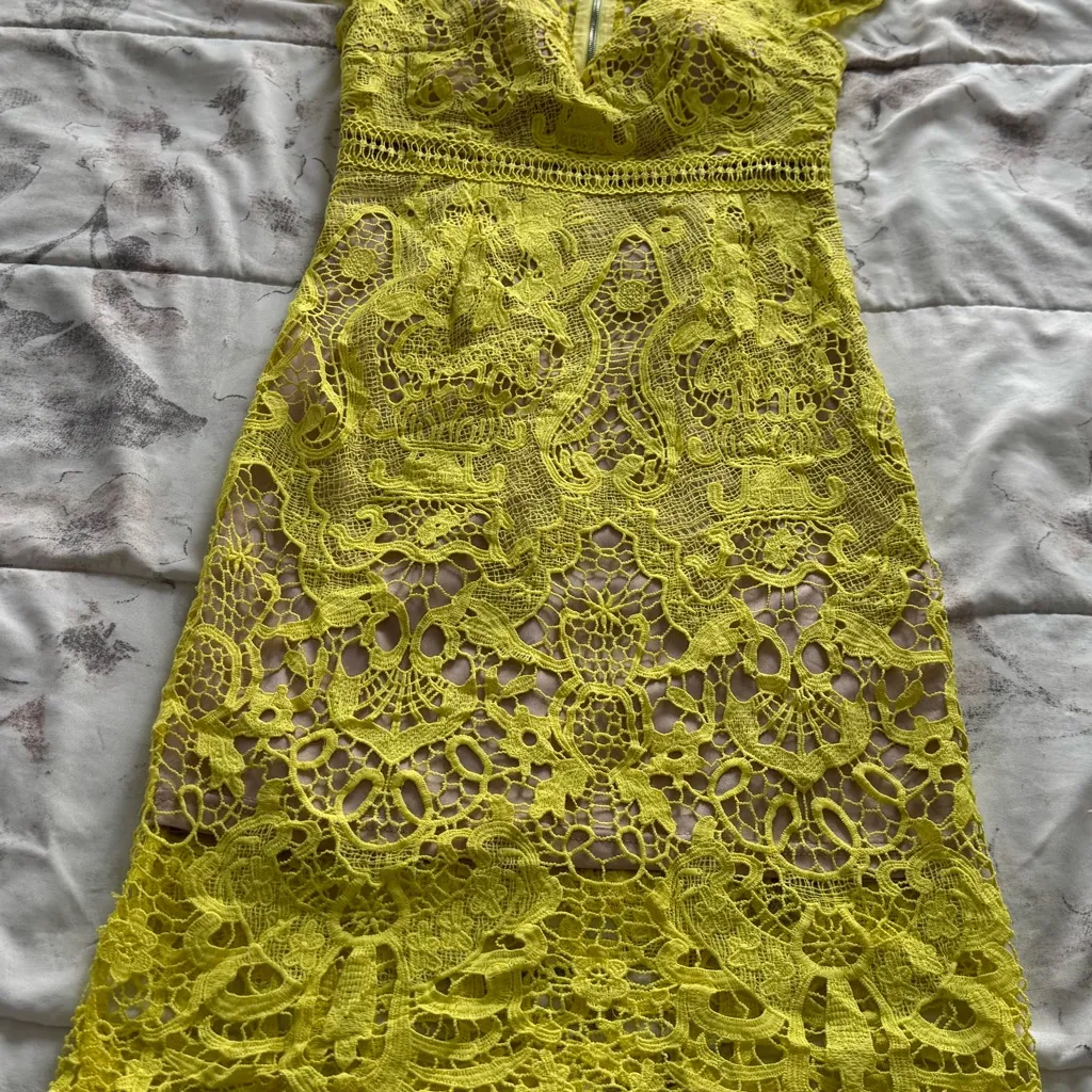 L'ATISTE by Amy Vibrant Yellow Lace bodycon lined mini Dress, size S boho party - Image 14