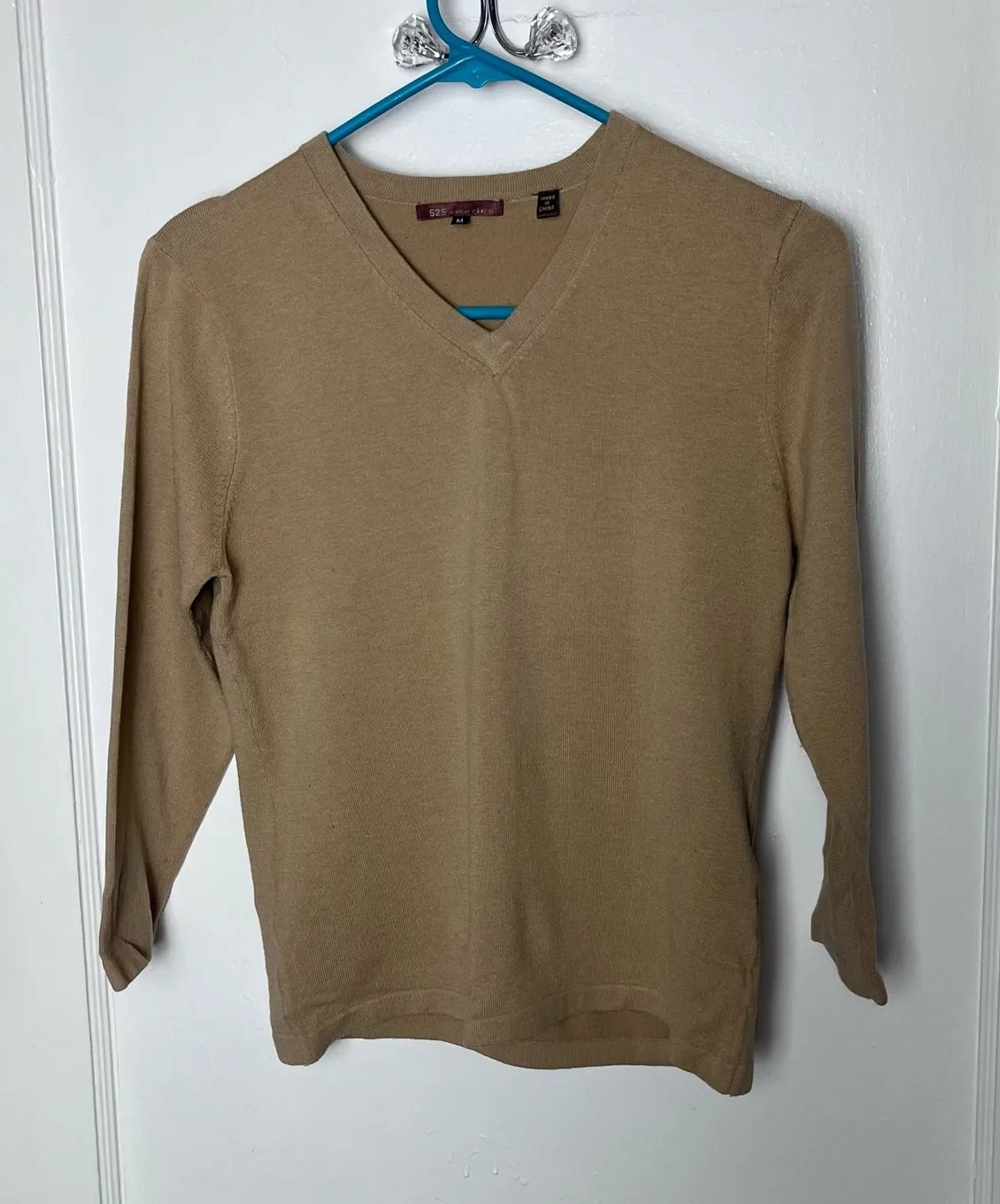 525 Y2K Camel Brown Cropped Fitted 3/4 Sleeve Cozy V-neck Fall Sweater Medium - Image 1