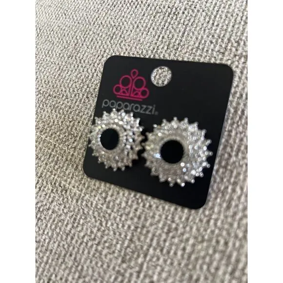 NWT‎ Paparazzi diamond earrings - Image 4