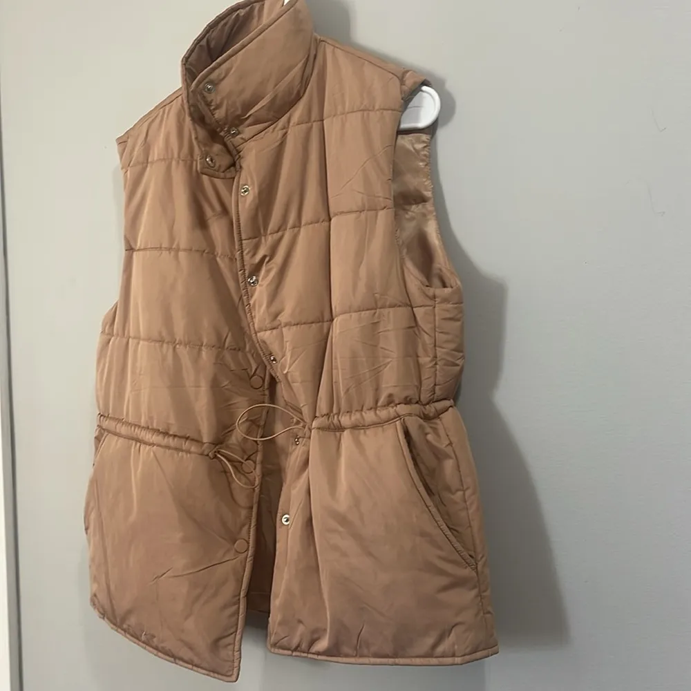 Womens Puffer Vest Stand Collar Button Down Padded Jacket with Drawstring Waist Tan Size M - Image 6