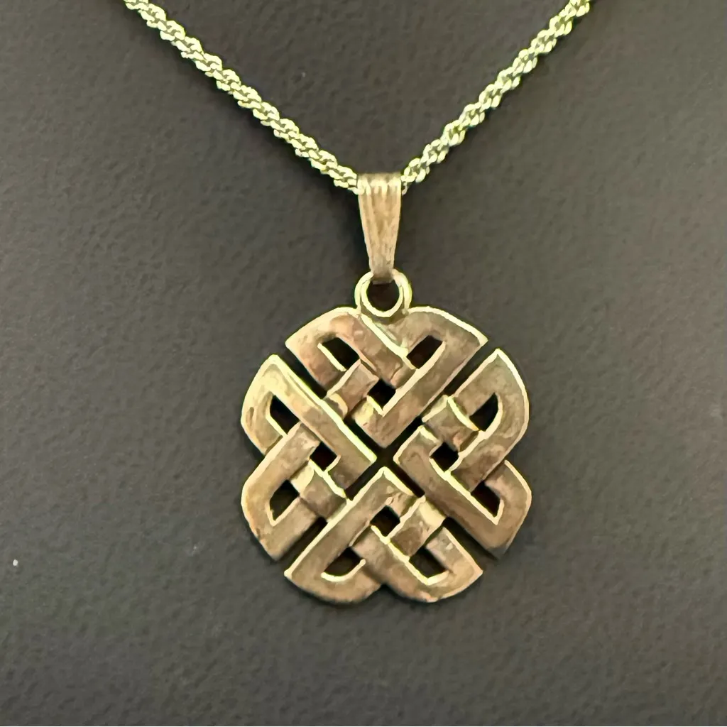 Vintage 925 Sterling Silver Celtic Knot Pendant 5g. - Image 10