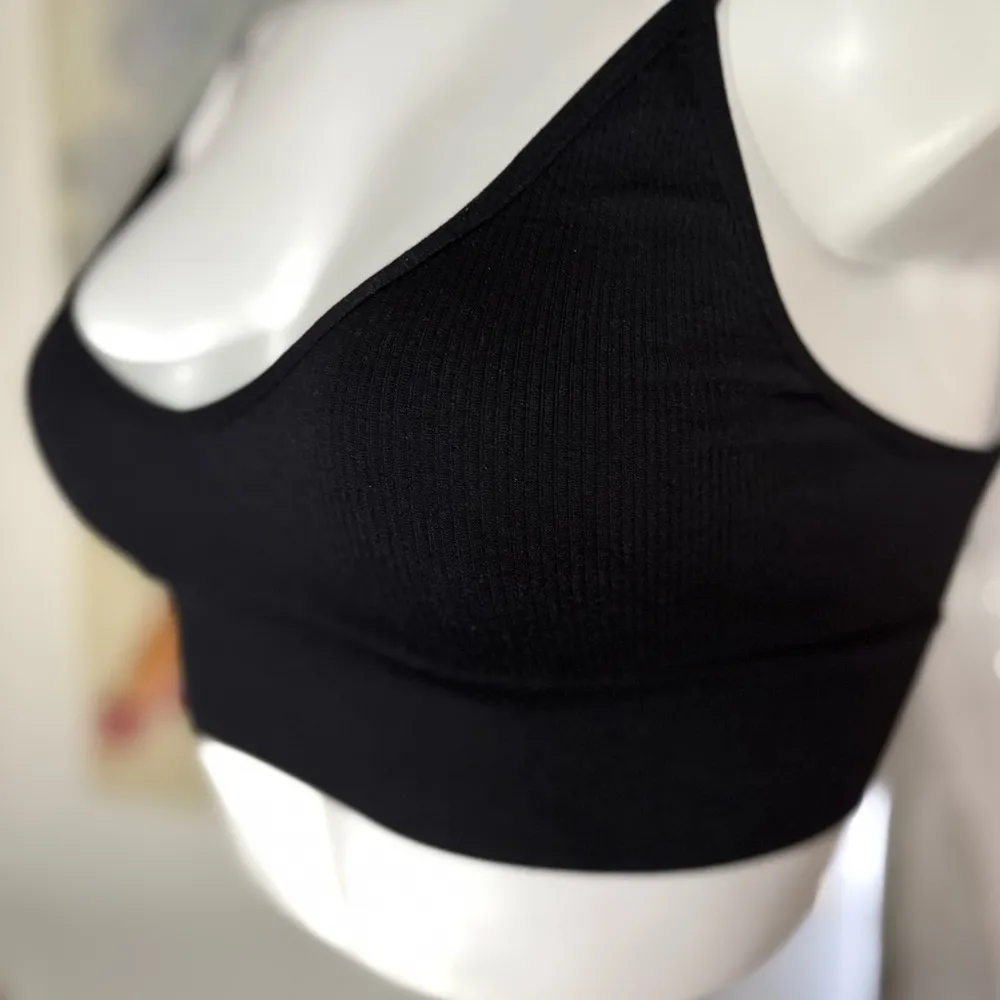 Woman’s seamless ribbed wireless low back low V bralette size XS - Image 12