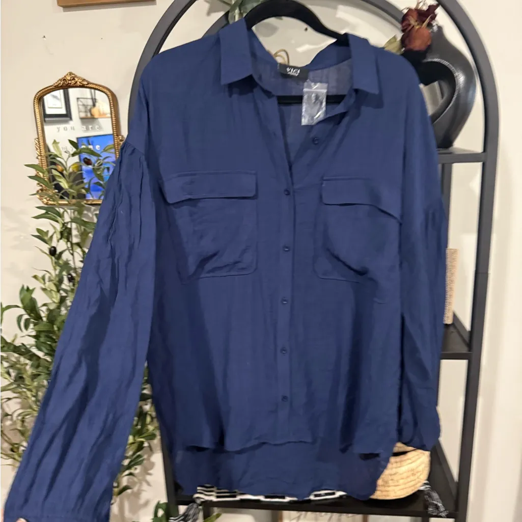 VICI  Deep Blue Button-Down Shirt size medium - Image 2