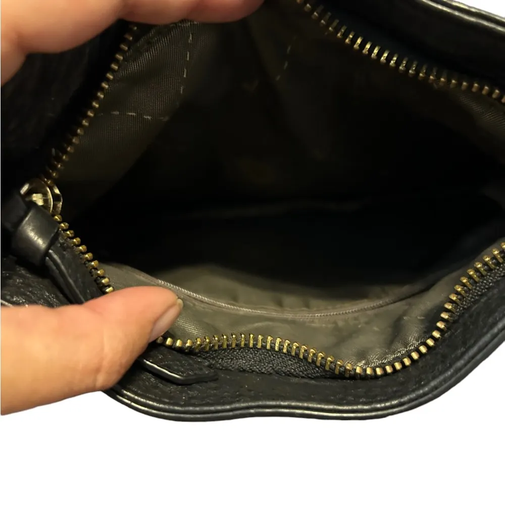 Vince Camuto  black leather crossbody bag - Image 7