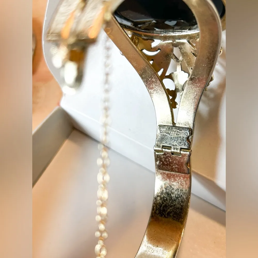 Vintage Whiting & Davis Black and Goldtonw Hinged Ornate Cuff Bracelet - Image 3