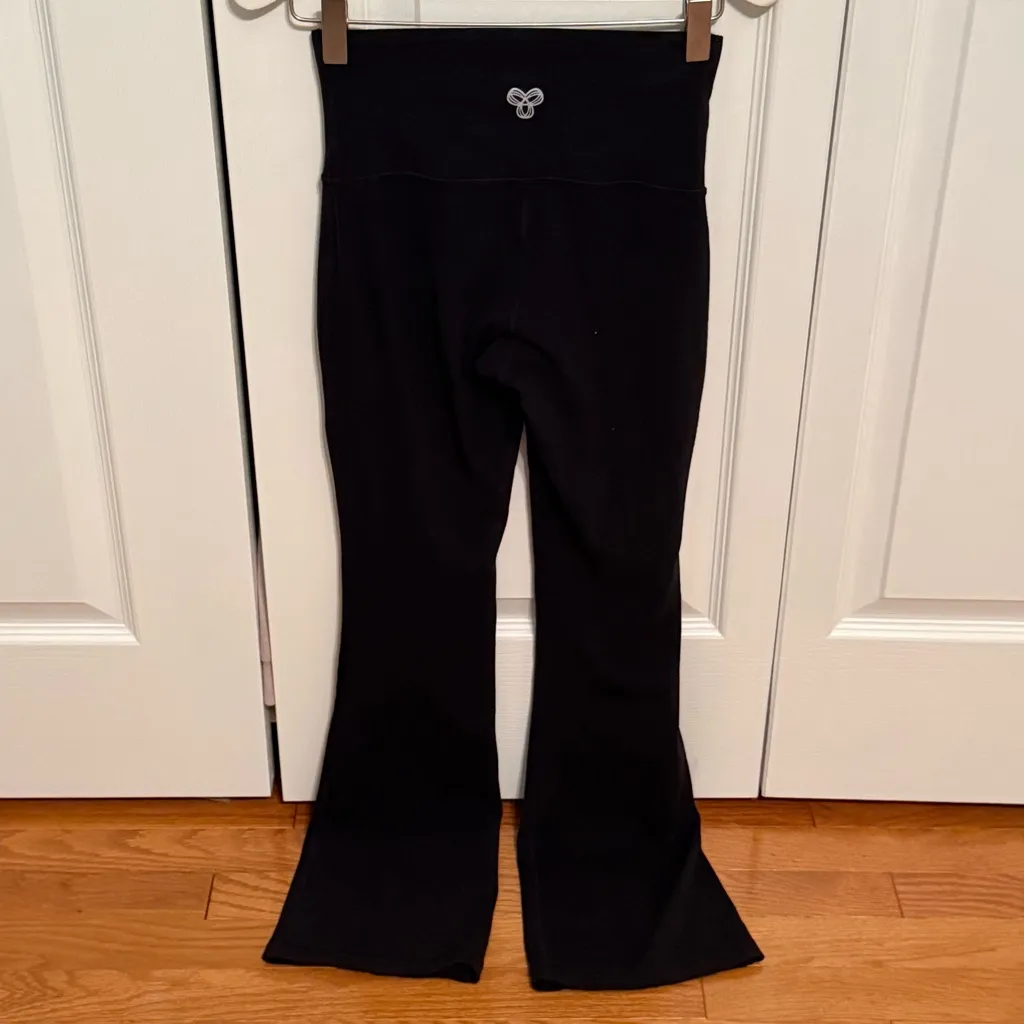 Aritzia TNAction TnaBUTTER SPLIT Hi-Rise Flare Legging in Black - Image 3