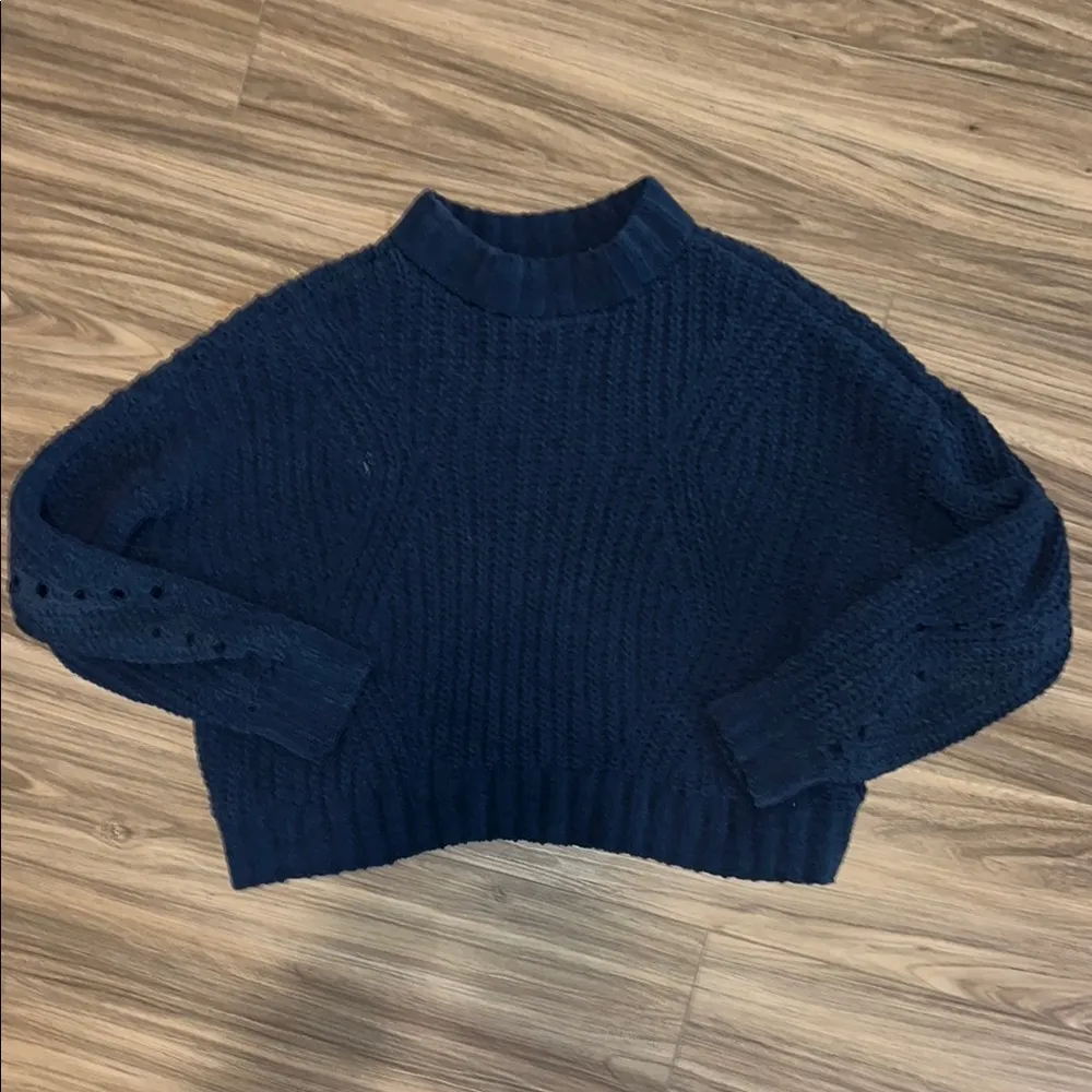 Hollister Deep Blue Women's Crew Neck Sweater - Image 3