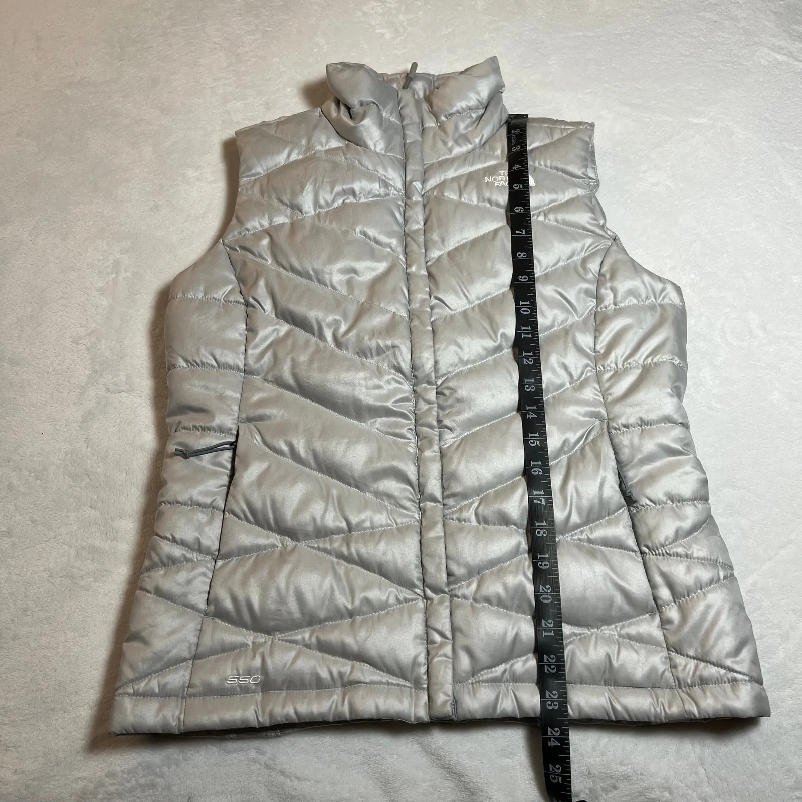 The North Face Women's 550 Fill Goose Down Nylon Quilted Puffer Vest Size Small - Image 10
