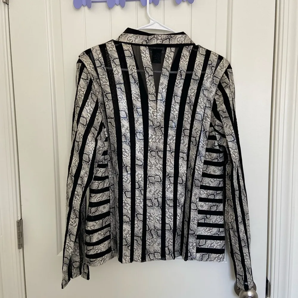 NWOT | T&W Designs women’s‎ sheer snakeskin striped zip jacket Large Black - Image 6