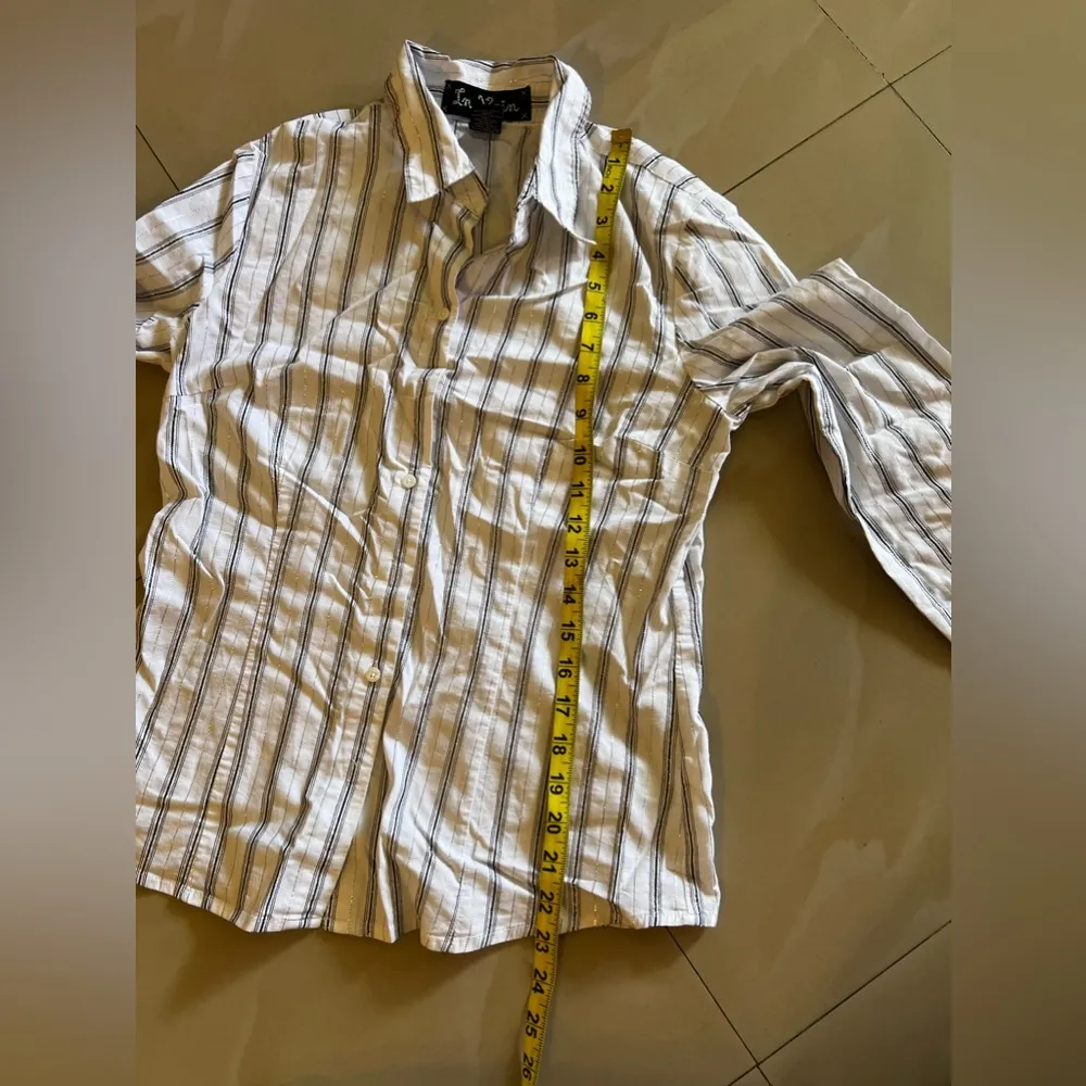 In Vain Button Down Blouse Women's Large White Black Silver Striped Long Sleeve - Image 11