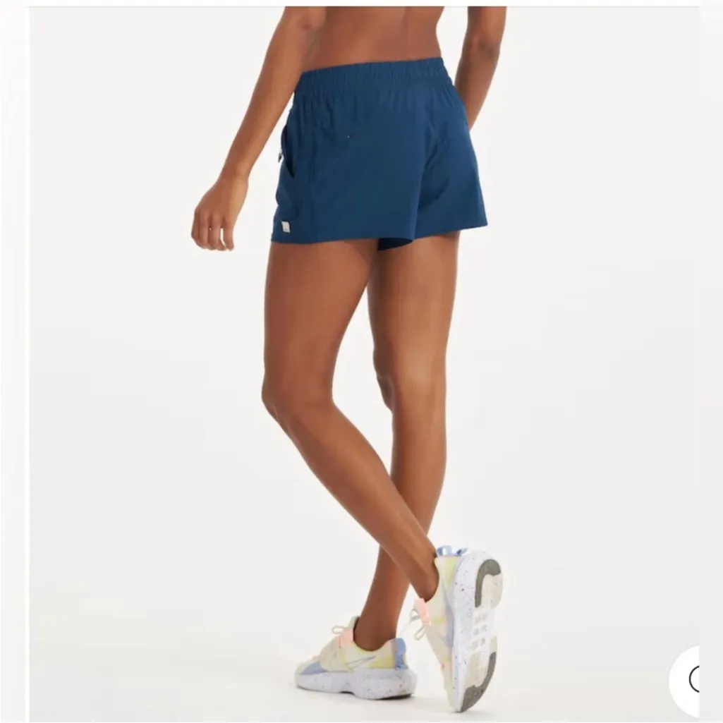 Vuori  Dash shorts In Cosmo Large - Image 3
