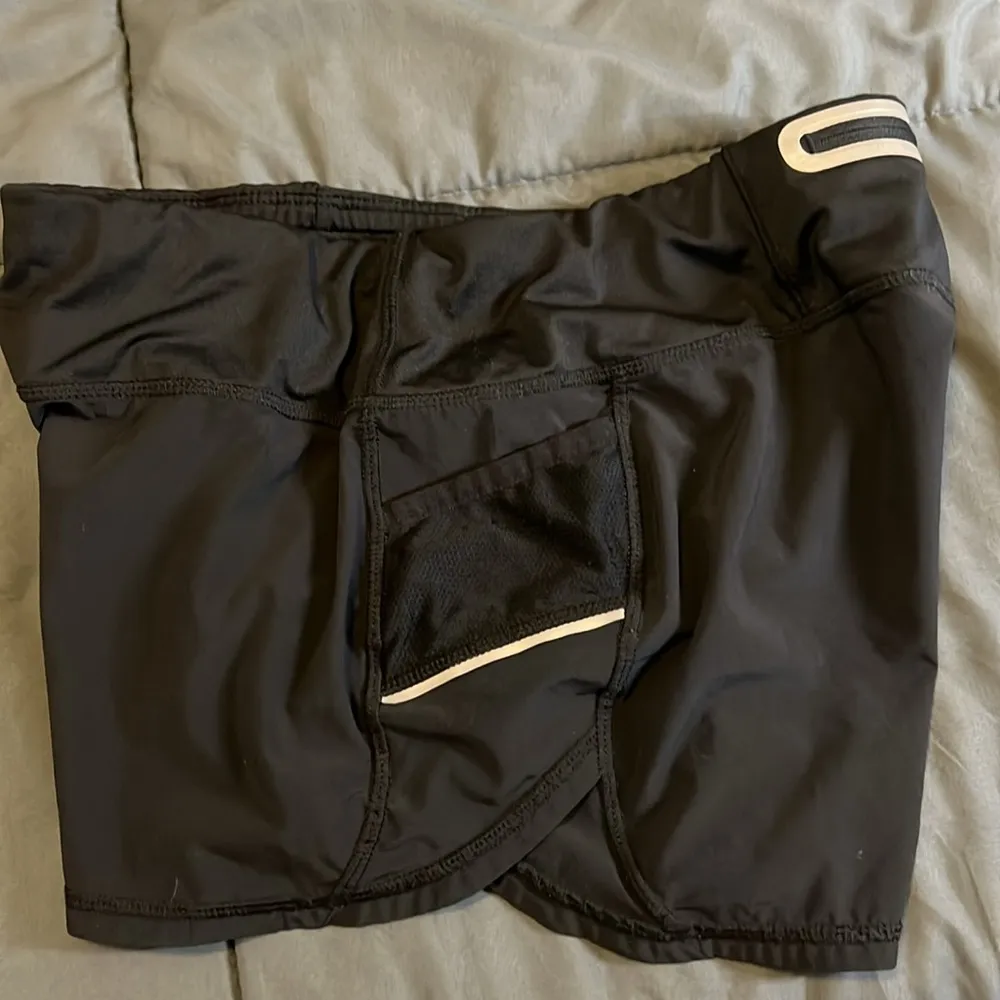 Athleta Ready Set Running Shorts Black Size Small - Image 8