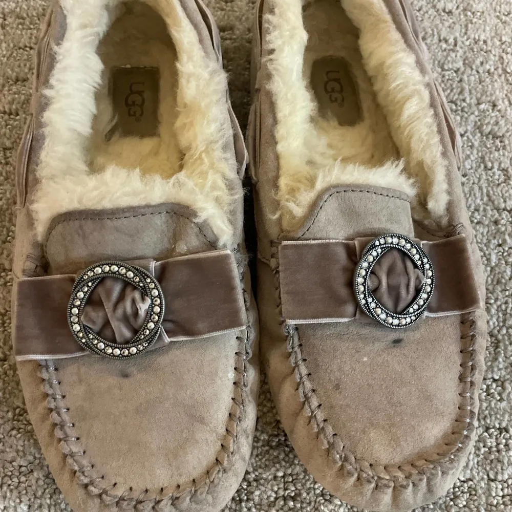 Ugg Dakota Brooch Slip On Sherpa Lined Moccasin Slipper Shoes - Image 5
