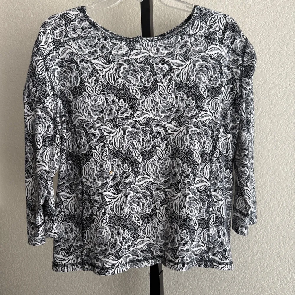 Floral Knit Button Front Blouse Black White Soft Scoop Neckline Modest Office 2X - Image 2