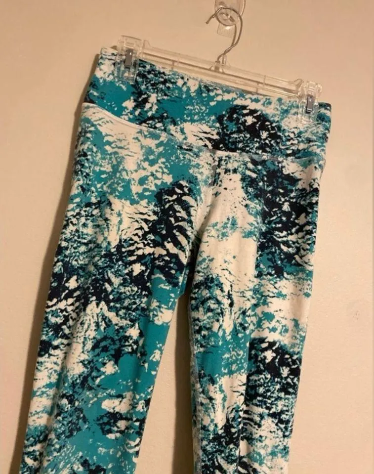 EUC Nike Dri Fit Blue & White Ocean workout leggings size small - Image 2